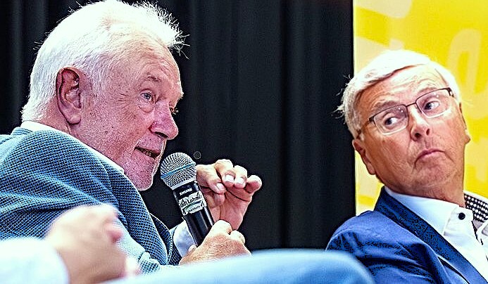 Wolfgang Kubicki und Wolfgang Bosbach diskutieren mit Jungen Liberalen